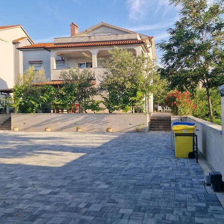 Apartments In Rijeka, Free Parking And Large Terrace, 15Min Drive From The Beach Exterior foto