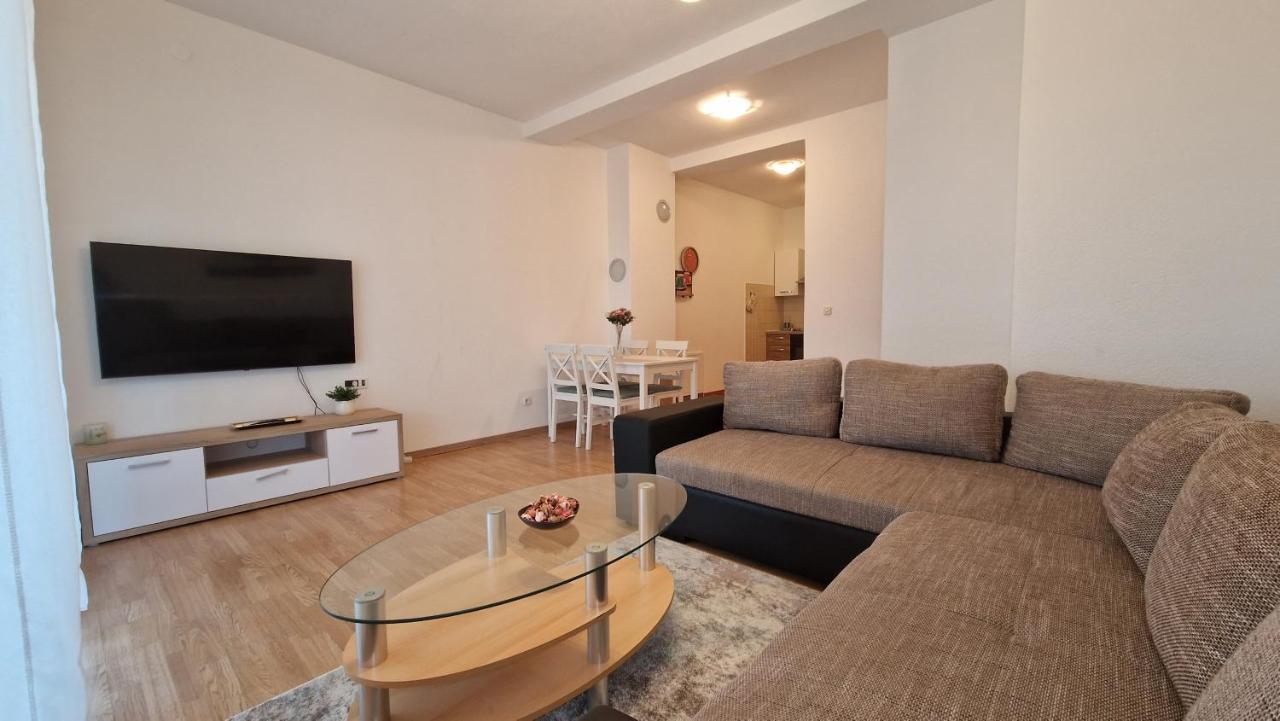 Apartments In Rijeka, Free Parking And Large Terrace, 15Min Drive From The Beach Exterior foto