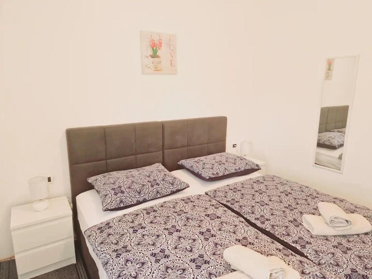 Apartments In Rijeka, Free Parking And Large Terrace, 15Min Drive From The Beach Exterior foto