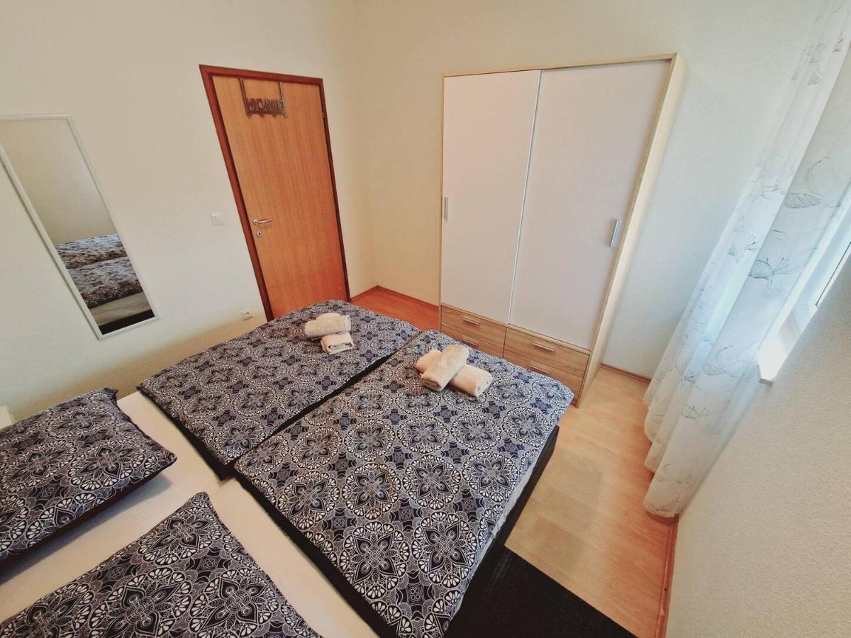 Apartments In Rijeka, Free Parking And Large Terrace, 15Min Drive From The Beach Exterior foto