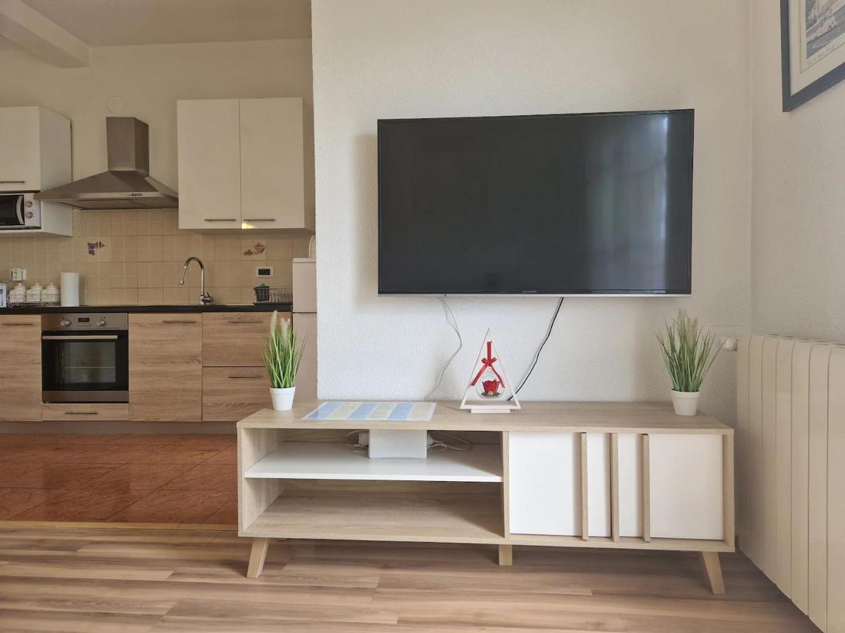 Apartments In Rijeka, Free Parking And Large Terrace, 15Min Drive From The Beach Exterior foto