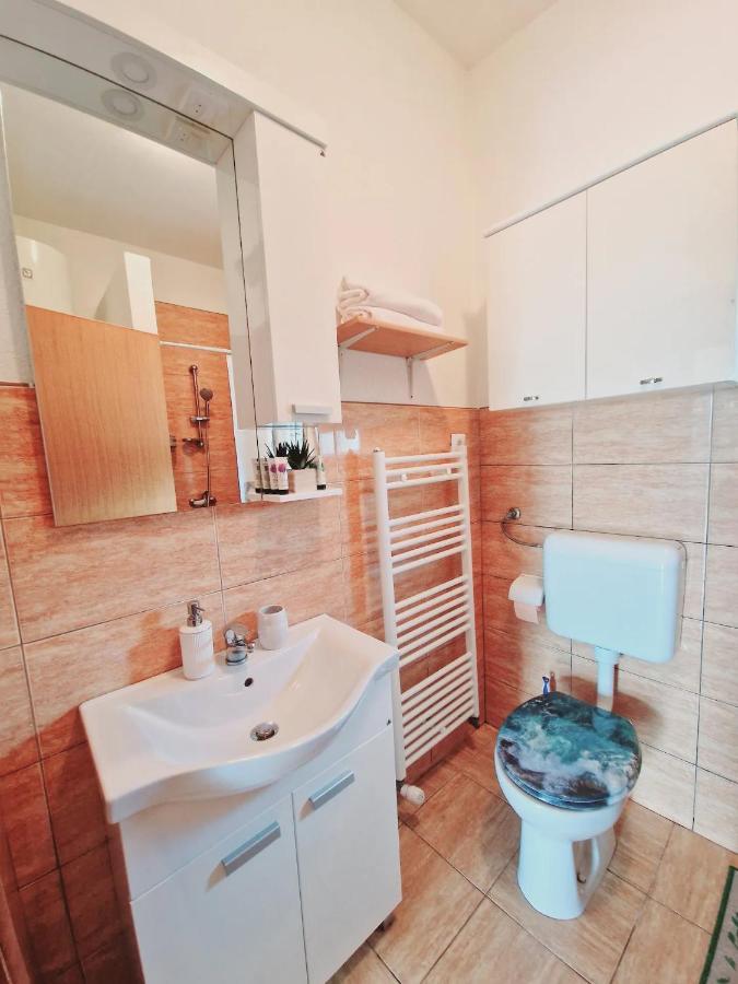 Apartments In Rijeka, Free Parking And Large Terrace, 15Min Drive From The Beach Exterior foto