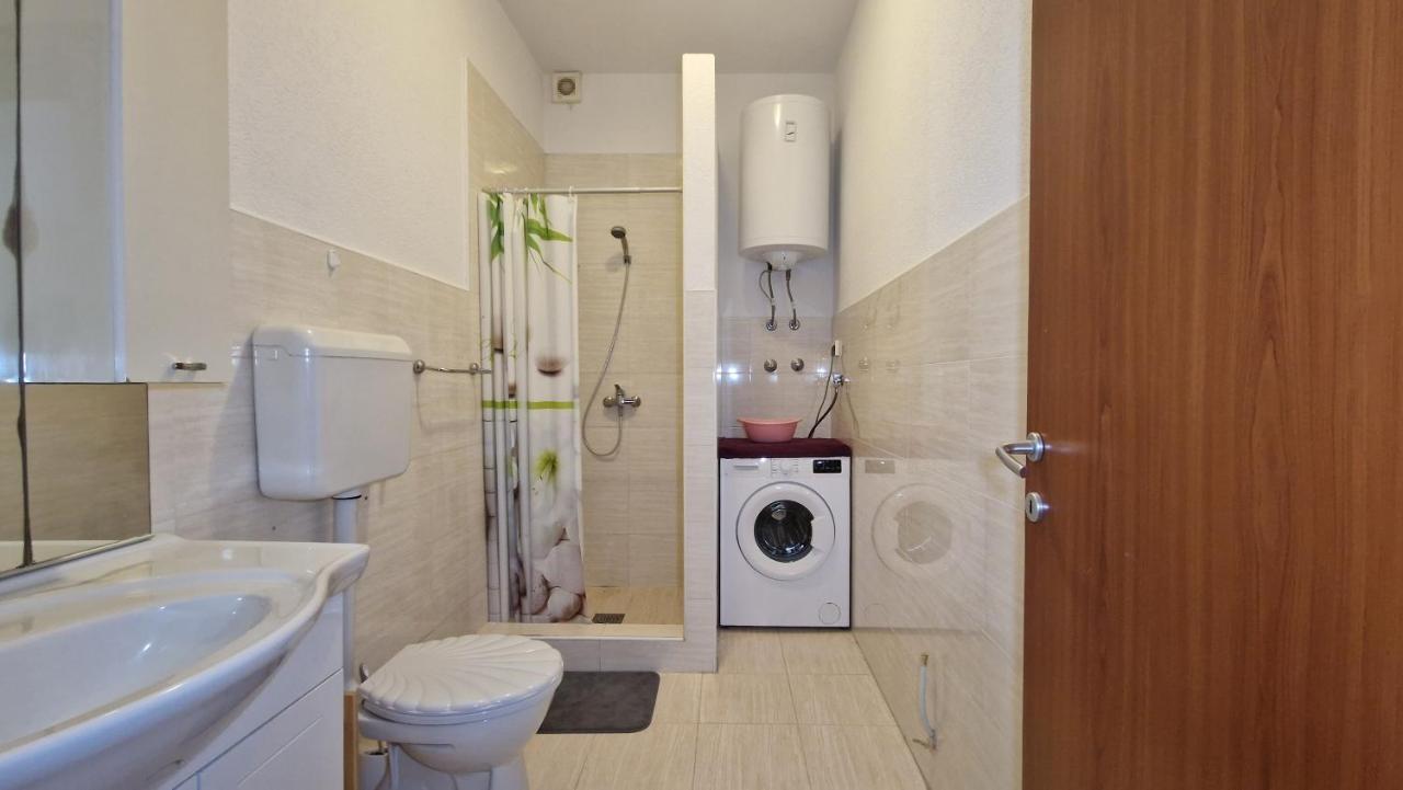 Apartments In Rijeka, Free Parking And Large Terrace, 15Min Drive From The Beach Exterior foto