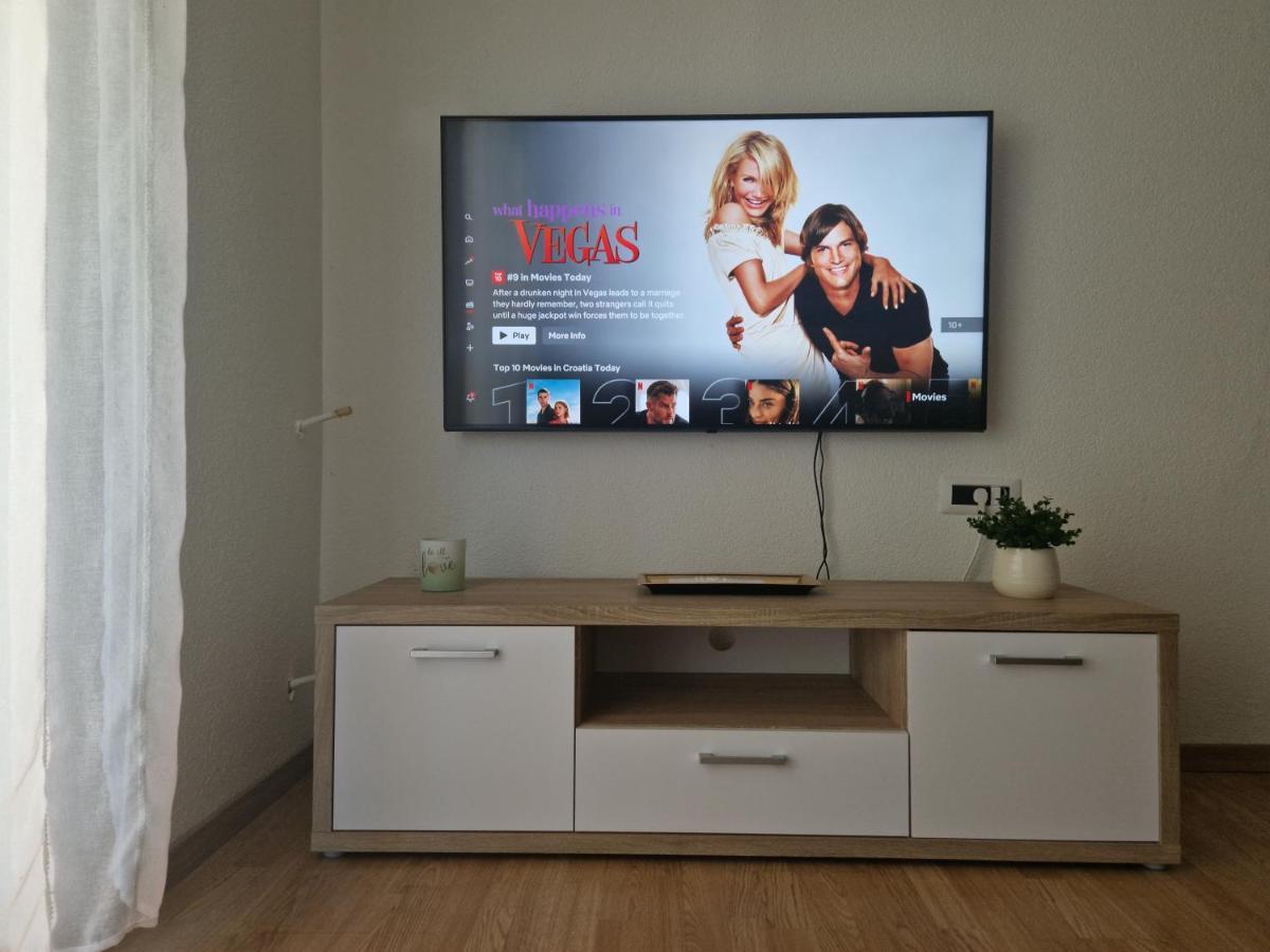 Apartments In Rijeka, Free Parking And Large Terrace, 15Min Drive From The Beach Exterior foto